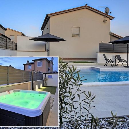 Casa Tara Three-Bedroom Holiday Home PUY Eksteriør bilde