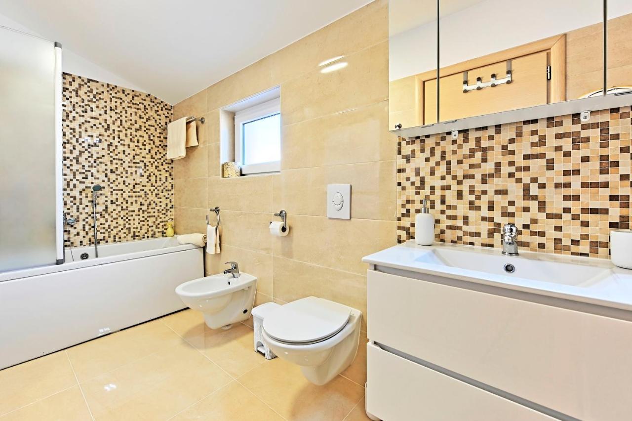 Casa Tara Three-Bedroom Holiday Home PUY Eksteriør bilde