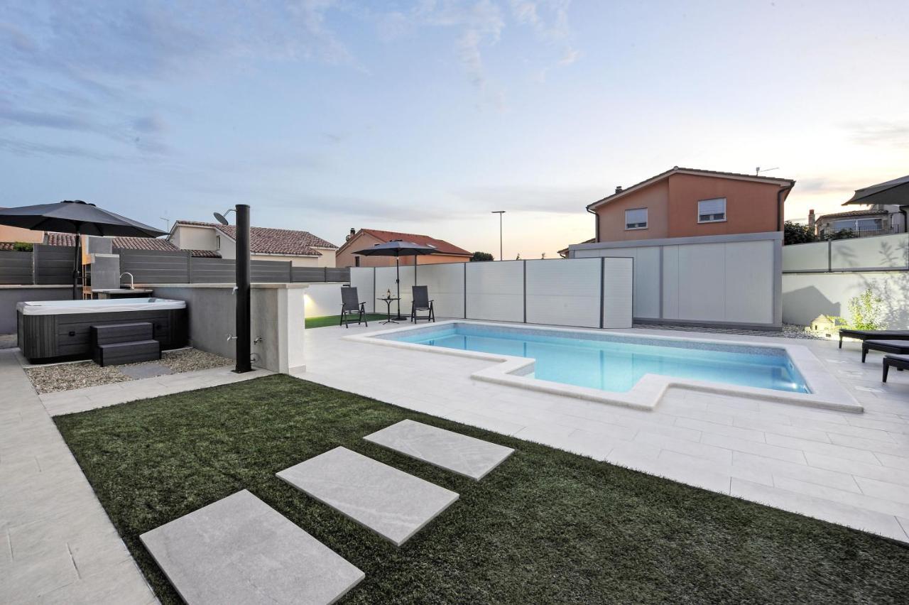 Casa Tara Three-Bedroom Holiday Home PUY Eksteriør bilde